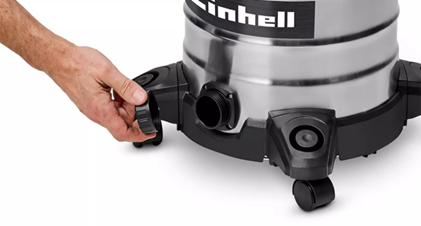 Рука відкриває засувку на контейнері з нержавіючої сталі пилососа для вологого/сухого прибирання Einhell TC-VC 3055 S.