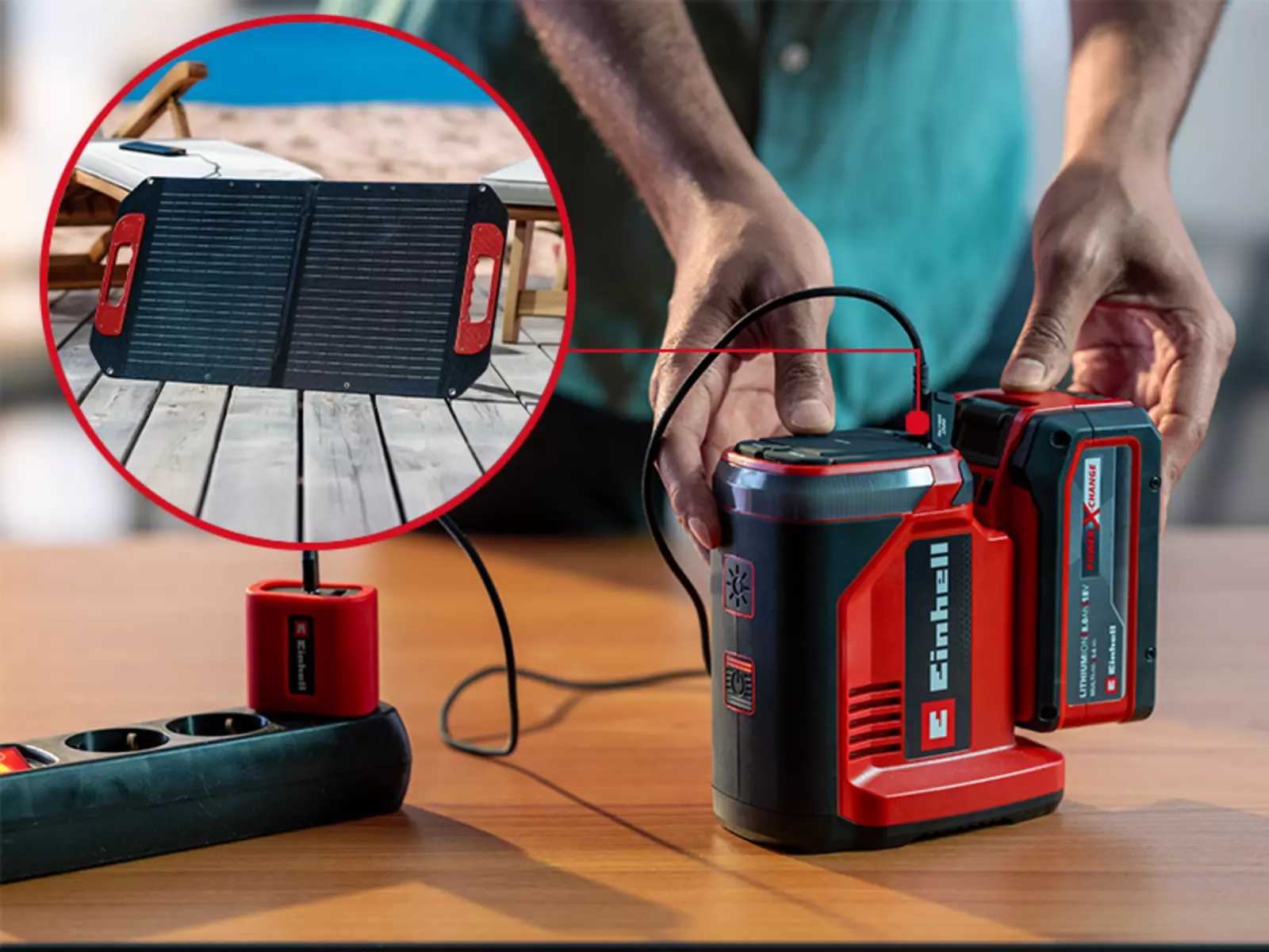 Аккумуляторная электростанция Einhell TE-ES 18/150/1 Li-C-Solo на столе, работает от аккумулятора Power X-Change или приобретаемого отдельно солнечного модуля; аккумулятор можно заряжать в станции через сетевой кабель.