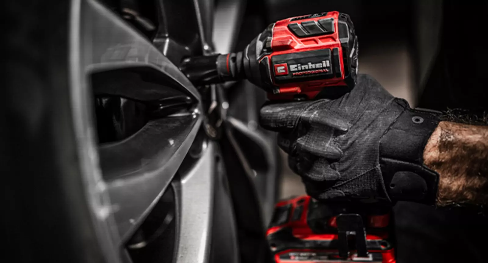 Гайковерт Einhell TP-CW 18/260-C Li BL - Solo використовується для відкручування колісної гайки на литому диску.