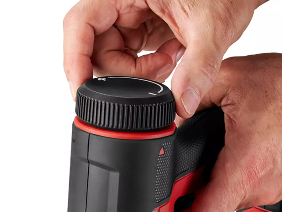 Силу удару можна регулювати однією рукою за допомогою поворотного регулятора акумуляторного цвяхозабивного пістолета Einhell TE-CN 18/32 Li – Solo.