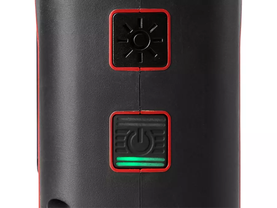 Крупный план кнопки питания аккумуляторной электростанции Einhell TC-ES 18/150/1 Li-Solo со светодиодным индикатором состояния.