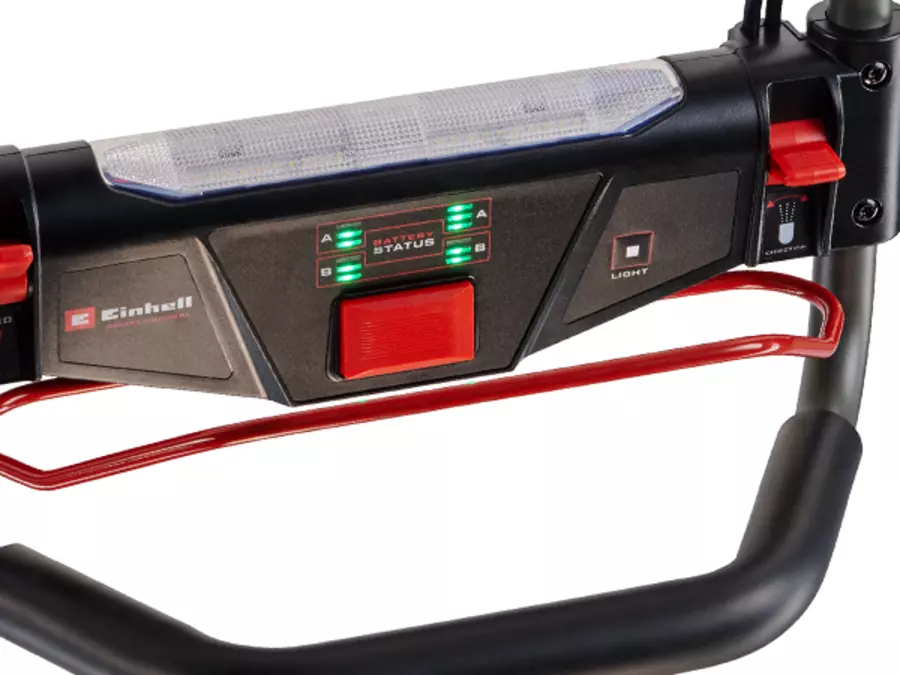 Акумуляторний снігоприбирач Einhell GP-ST 36/53 Li E BL-Solo зі світлодіодним індикатором заряду батареї на ручці.