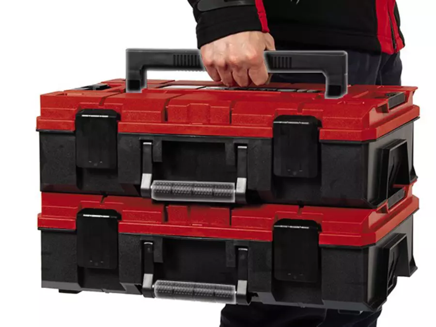 Перенесення системного кейса Einhell E-Case S-F за міцну чорну ручку.