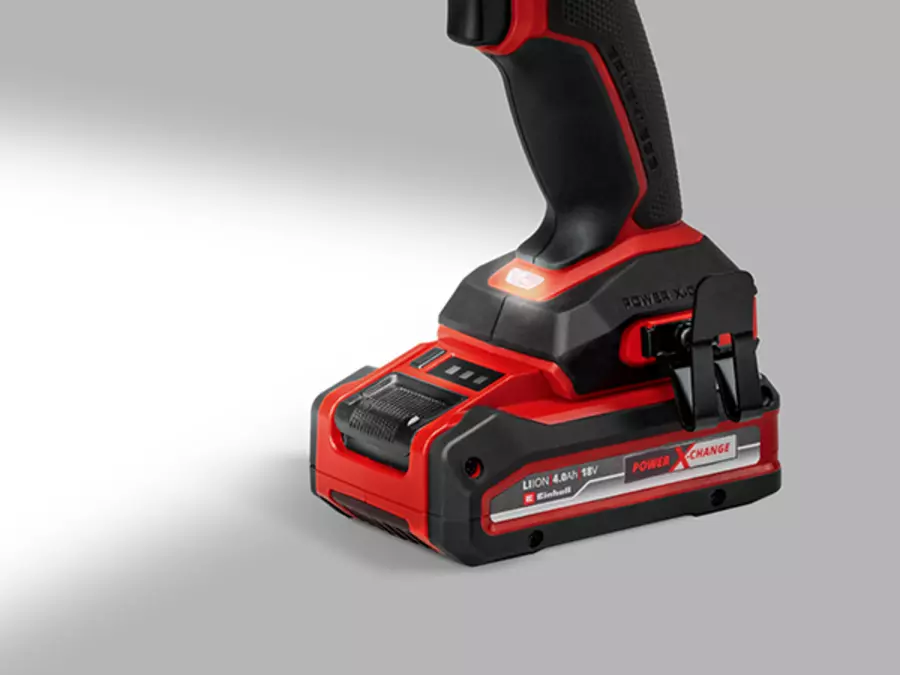 Увімкнене LED-підсвічування на передній частині гайковерта Einhell TP-CW 18/260-C Li BL - Solo.