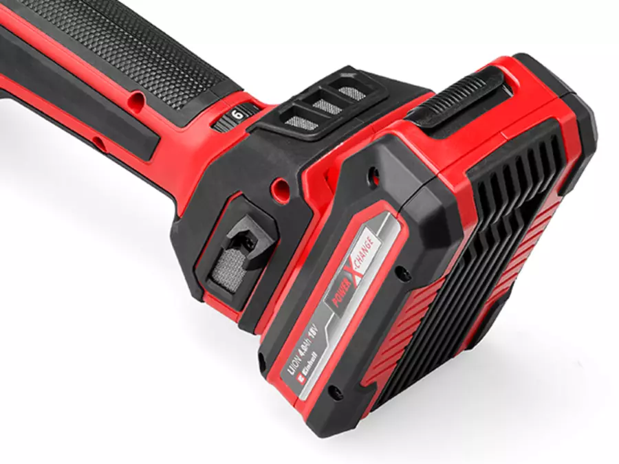 Крупний план бічної решітки захисту від пилу на шліфмашині Einhell.