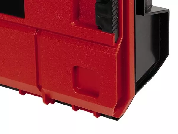 Заглиблення в кришці системного кейса Einhell E-Case S-F для стійкого штабелювання.